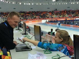 Tapping over Apple logo at Sochi 2014